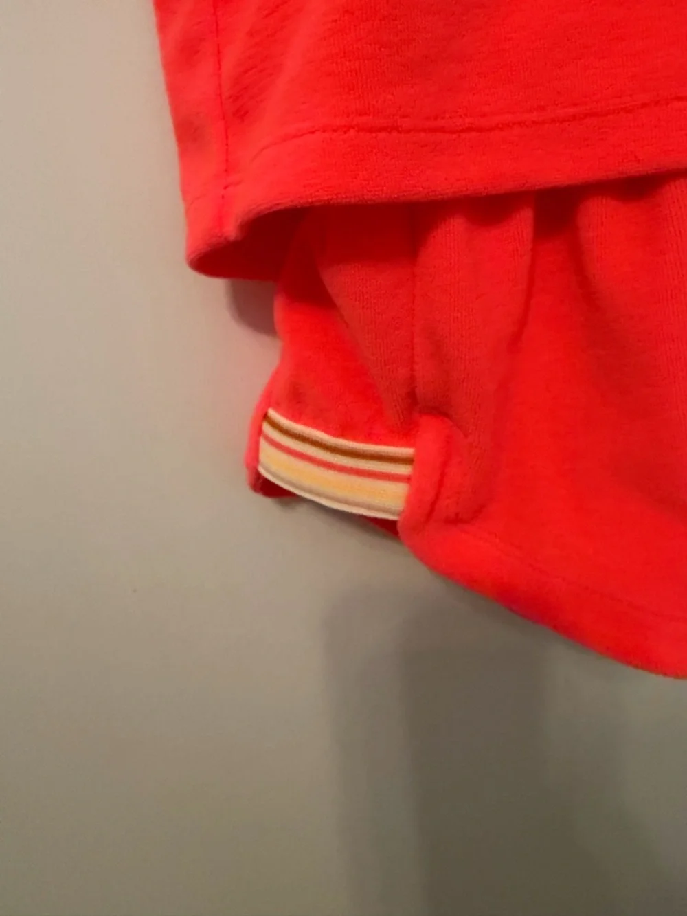 Nike Coral Baby girl Cropped Tee and Matching Shorts with Yellow Logo Size 12M - Picture 4 of 6